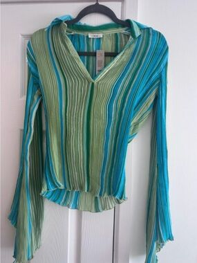 Vintage Y2K Cacie Pleated Stripe Blouse | Green
Blue Crinkle Top Flared Sleeves